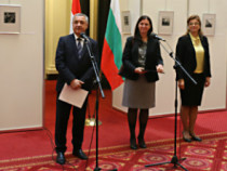 Фотодокументалната изложба „Унгария 1956” беше открита в Народното събрание