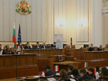 Младежи от 10 страни дебатираха в пленарната зала на Народното събрание по актуални теми от дневния ред на Европейския парламент