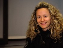 Деси Добрева: Смесваме доста жанрове, но с цветната палитра на богатия балкански фолклор