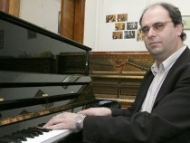 За пианото – с любов и (по)знание и за пътя на едно музикално съкровище от ромската махала до виенските салони