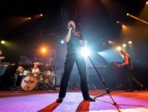 Гласът на "Дийп Пърпъл" Йън Гилън излиза пред българската публика тази вечер в НДК