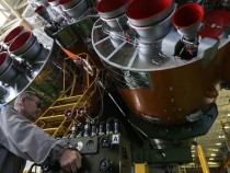 Русия, САЩ и компания умуват за две орбитални станции на Луната