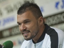 Валери Божинов спечели дузпа при драматичен успех на "Партизан" в Сърбия