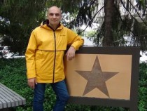 Майсторът на комедията – на 60 години