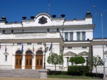 БСП: Правителството създаде условия за монопол при доставката на плодове и мляко за училищата