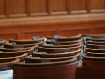 Парламентът се събира на първото си заседание през новата година