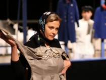 Шуменският театър гостува в София със спектакъла „Излезе ангел от мъглата“