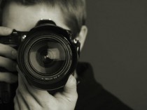 Рене Лавула за първата си самостоятелна изложба "Фотографиите на Рене“