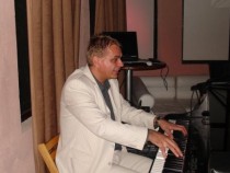 Композиторът Михаил Драгостинов е номиниран за артист на годината в САЩ