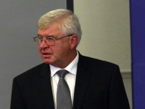 Финансовият министър и представители на бизнеса обсъждат промените в Закона за местните данъци и такси