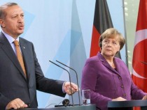 Лидерите на Германия и Турция са обсъдили изпълнението на споразумението за мигрантите
