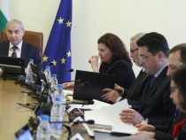 Правителството смени 14 областни управители