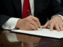 Доналд Тръмп подписа закона за финансиране на правителството, слагащ край на блокадата