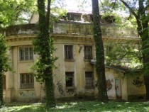 Възстановяват рушащите се бани в столицата