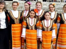 Даниела Георгиева: С всеотдайност предавам на децата любовта си към фолклора