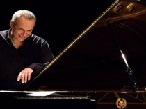 Пианото на Данило Реа, Ренато Селини и на Романо Мусолини, тромпетите на П. Фрезу и Ф. Босо