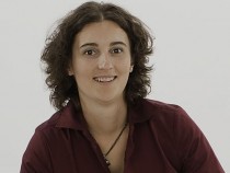 Диригентката Донка Митева с няколко златни медала от конкурса „Гран При на нациите” в Берлин