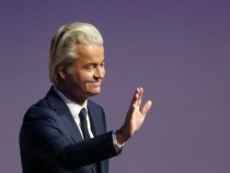 Холандският крайнодесен популист Хеерт Вилдерс поведе протестен марш в Ротердам