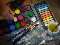 Художници представят картини в Зала "България"