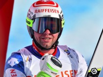 Беат Фойц със злато в спускането у дома