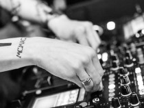 Какво остава невидимо зад лъскавата професия на диджея