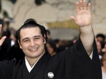 Котоошу отваря собствена школа по сумо в Япония