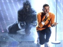 Европа полудя по "танцуващата гола маймуна" на Франческо Габани