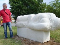 Петима скулптори ваят мрамор на международен симпозиум в Плевен