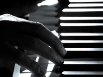 "Камерата Орфика" свири Моцарт и Чайковски под палката на Иван Кожухаров