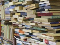 Библиотеката в Габрово подари книга на верните си читатели по случай Международния ден на четенето