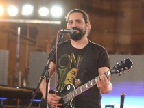 Новият вокалист на "Сленг" Владо Михайлов след наградата от Пролетния конкурс на БНР