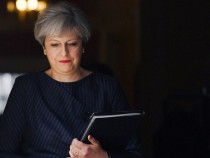 Тереза Мей смекчи тона към чуждестранните студенти