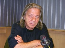 Думите на поета Александър Петров – "любовта, без която не можем"