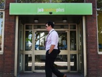 Стабилизация на британската безработица в 40-годишно дъно, но при слаб растеж на заплатите