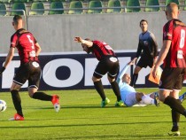 „Локо“ (ГО) и „Нефтохимик“ поделиха по точка