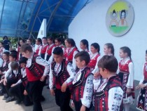 "Люлякова ръченица" събра в Ловеч фолклорни танцови състави от цялата страна