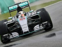 Люис Хамилтън тръгва първи в Испания