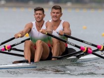 И двете български лодки продължават напред