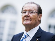 Сър Роджър Мур почина от рак