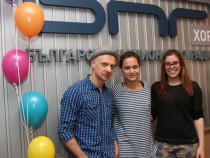 "Бял заек, червен заек“ – уникален моноспектакъл, превеждан на 16 езика и игран в над 50 държави