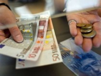 Специалистите на свободна практика в Гърция ще получават по 360 евро обезщетение за безработни