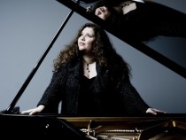 Пламена Мангова представя "Великите клавирни концерти"