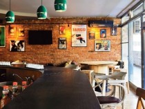 Антон Баев и Георги Ганев четат 2х12 на английски в BEE BOP café