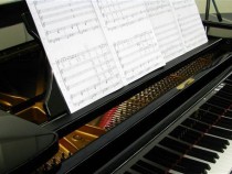 Роялът в Дома на киното "оживява"