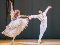 Дъжд от букети на последния балетен спектакъл от кино сезона на „Ковънт Гардън“