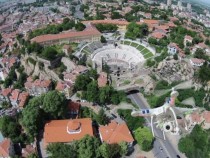 Фестивалът DroneUp предизвиква гравитацията с вертикално кино на Главната