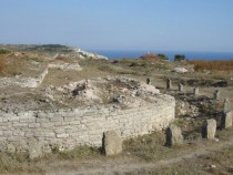 Прабългарски каменни баби и девташи