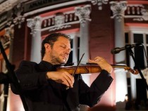 Маестро Мартин Пантелеев с празничен концерт край фонтана във Варна