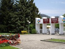 Творби от мозайка и каменопластики на Страхил Найденов са изложени в Орешак