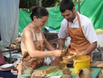 В ателието на Росица Занкова в Орешак всеки може да завърти грънчарското колело